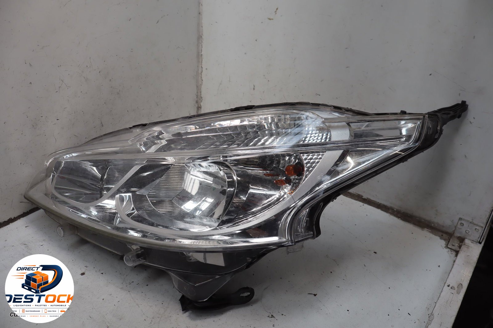 Phare gauche Peugeot 208 I (CA_, CC_) 1.2 vti 68 - puretech 68 (2016) 5 portes occasion