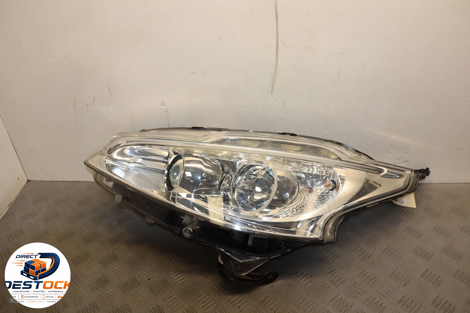 Phare gauche Peugeot 208 I (CA_, CC_) 1.6 hdi (2012) 5 portes occasion