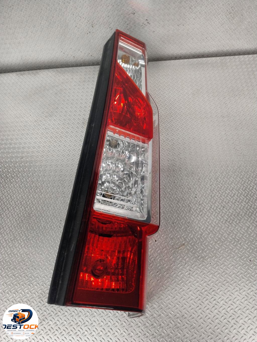 Feu arrière droit RENAULT MASTER 3 PHASE 3 occasion