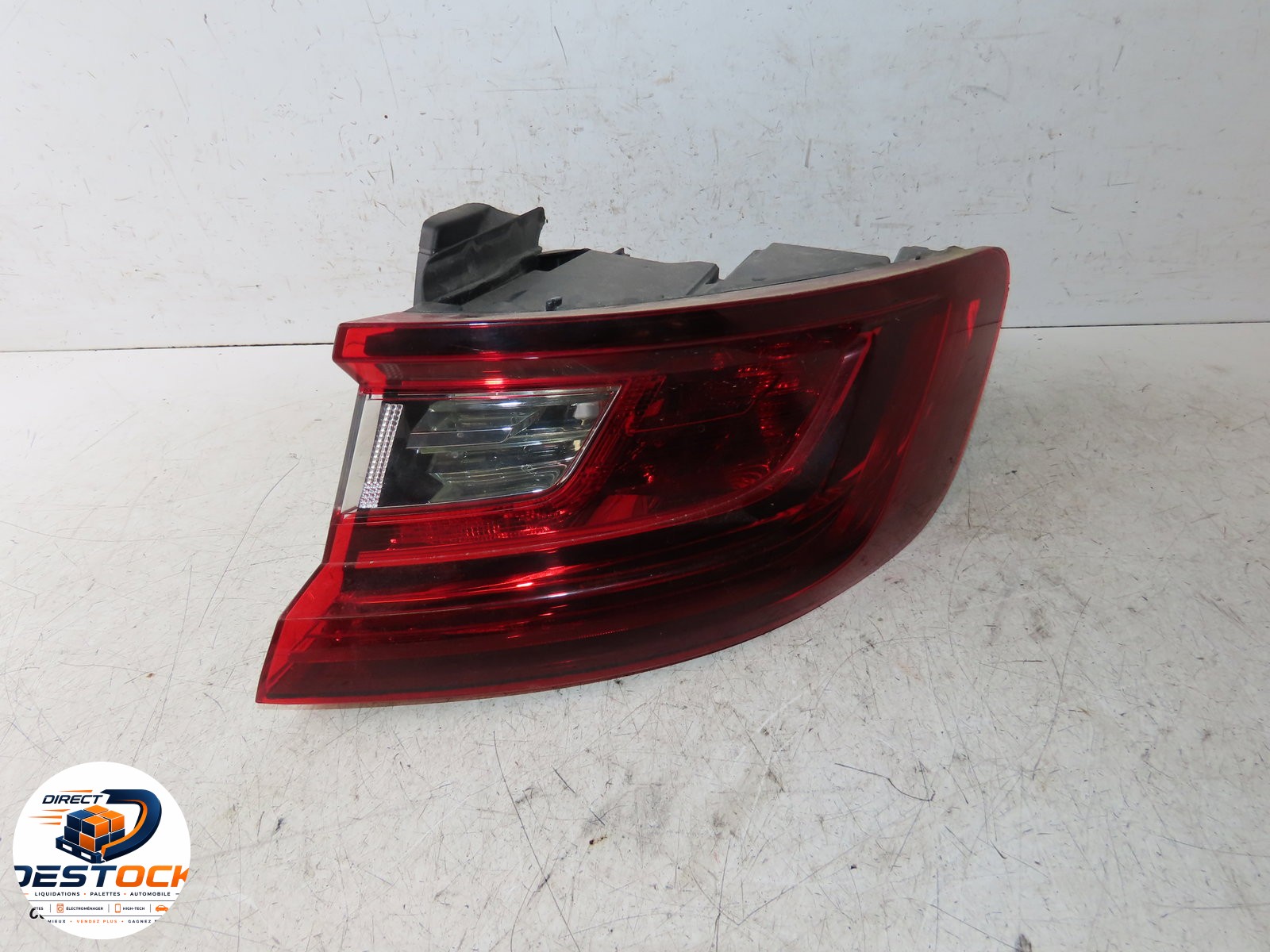 Feu arrière droit Renault MEGANE IV 3-5 portes (B9A-M-N_) 1.5 dci 110 (b9a3) (2015) occasion