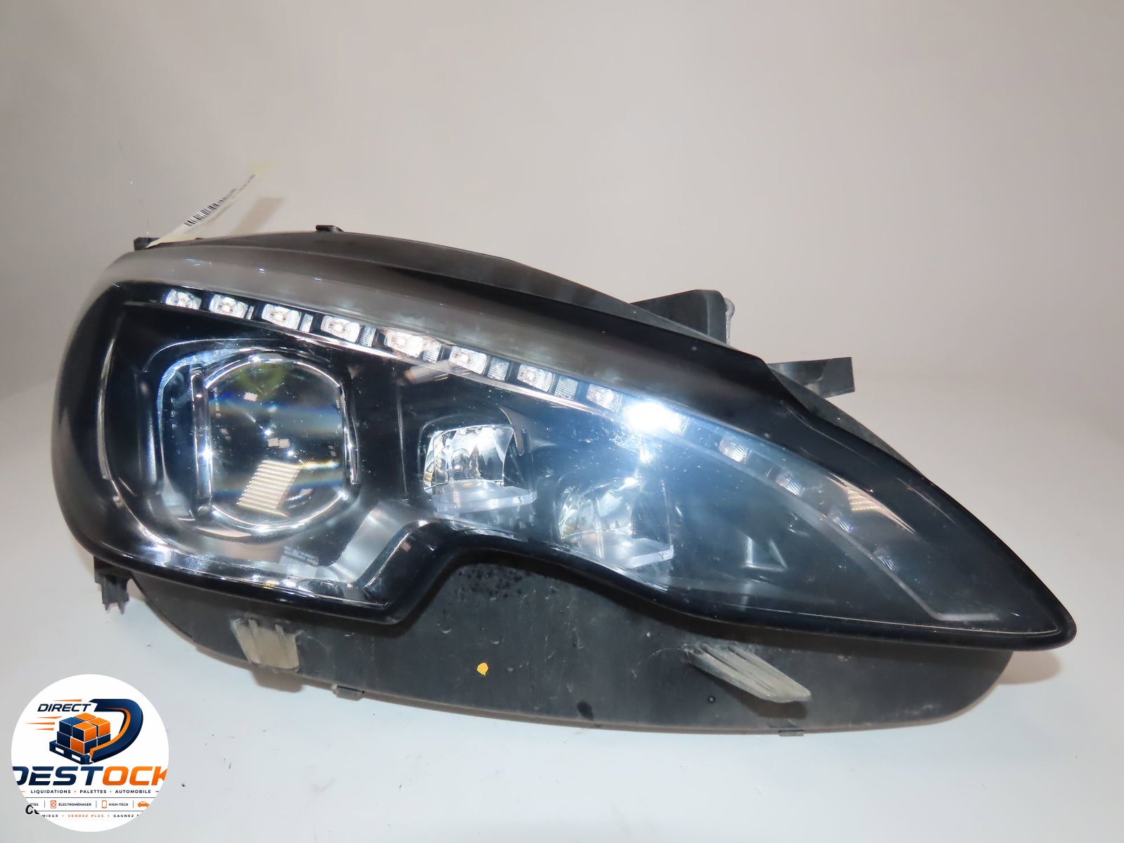 Phare droit Peugeot 308 II (LB_, LP_, LW_, LH_, L3_) 1.6 bluehdi 120 (2013-2021) occasion